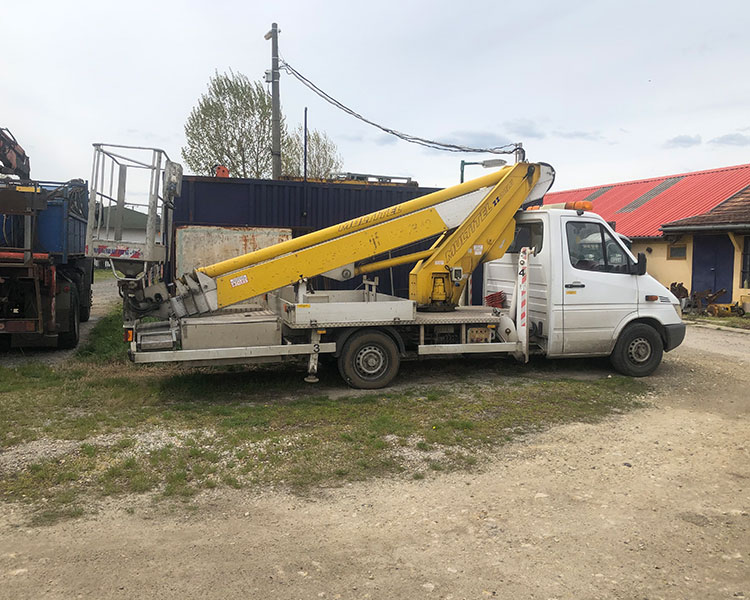 VOLTREX KFT - Emelőkosaras emelés